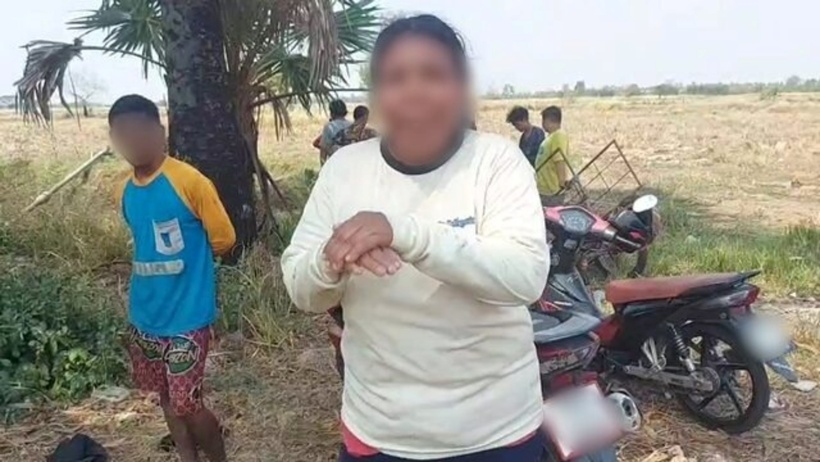 Người phụ nữ và cháu trai đã trải qua một khoảnh khắc kinh hoàng khi cố gắng hô hấp nhân tạo cho nạn nhân. Ảnh: Thairath