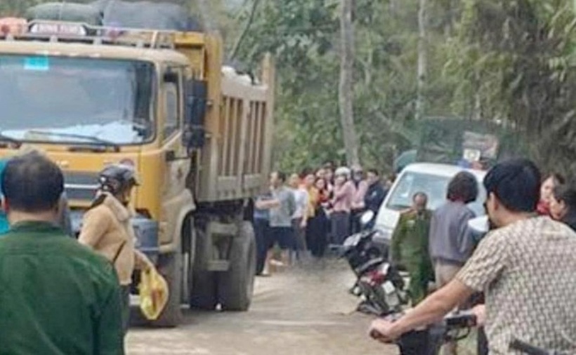 Hiện trường vụ tai nạn khiến một nữ giáo viên tử vong. (Ảnh: Lao động)