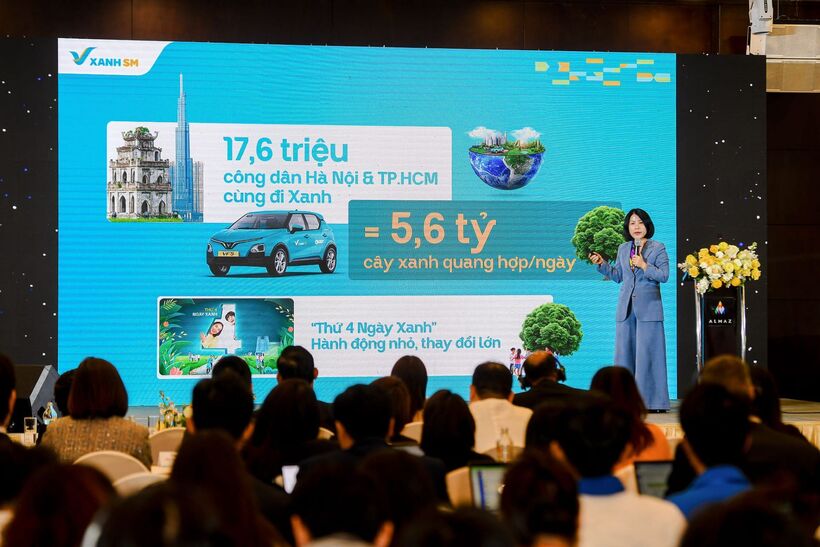 Bà Phan Thị Hồng Dung, Phó Tổng giám đốc Đào tạo Công ty GSM, chia sẻ về ý nghĩa của việc sử dụng phương tiện xanh tại lễ phát động chiến dịch “Thứ 4 Ngày Xanh”. Ảnh: Vingroup