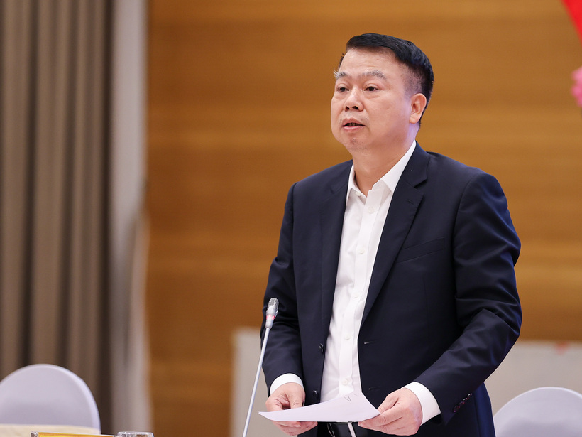 Thứ trưởng Bộ Tài chính Nguyễn Đức Chi trả lời tại họp báo.