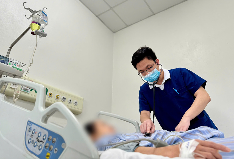 Người phụ nữ rơi vào hôn mê sâu sau mắc viêm tai giữa nhưng không điều trị dứt điểm