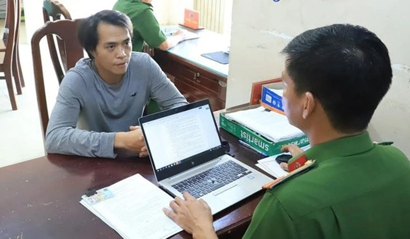 Nguyễn Huynh tại cơ quan công an. Ảnh: Thanh Niên
