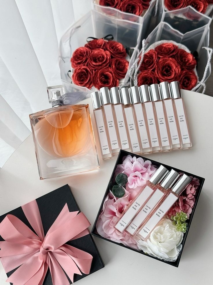 Phụ nữ thường thích các sản phẩm trang điểm, dưỡng da có thiết kế trẻ trung, năng động.
