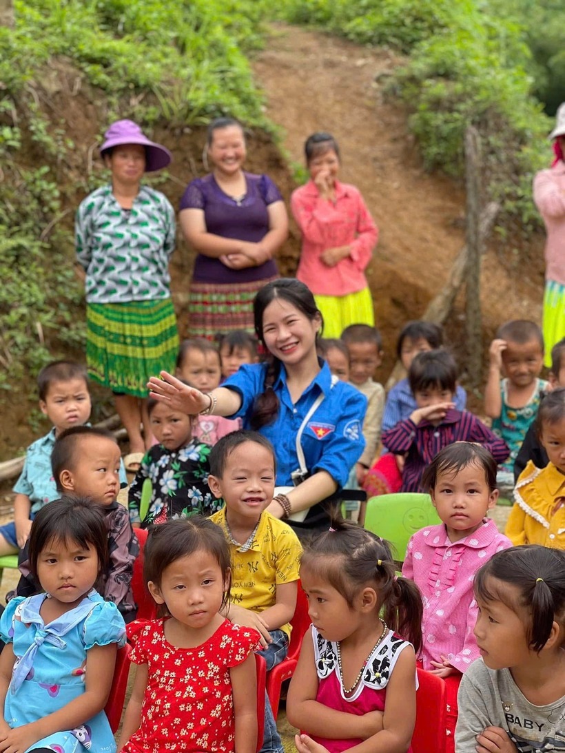 Thu Dịu có thêm động lực đi làm mỗi ngày nhờ các em học sinh. Ảnh: ZNews