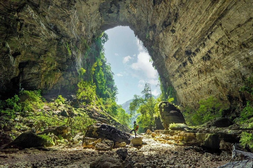 Hang Tiên Quảng Bình nằm trong hệ thống hang Tú Lan.