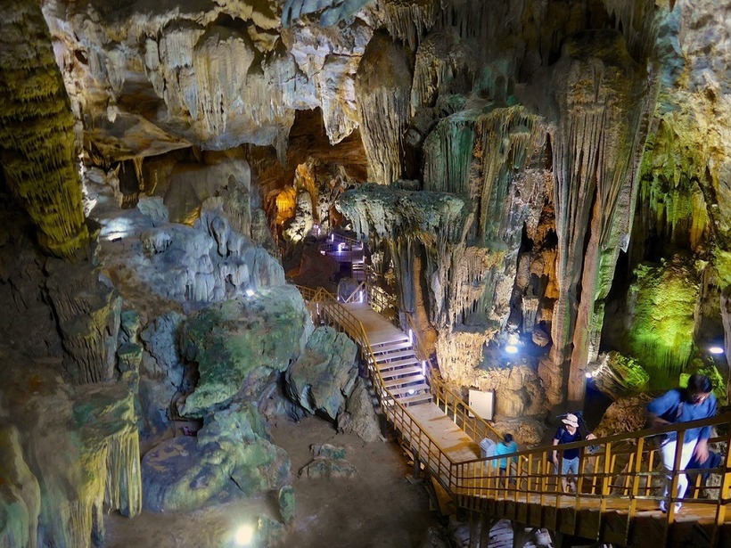 Động Tiên Sơn hay còn được gọi là động Khô.