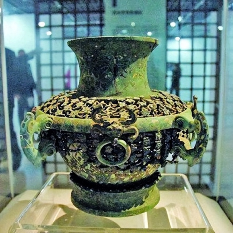 Chiếc bình chứa 40kg vàng.
