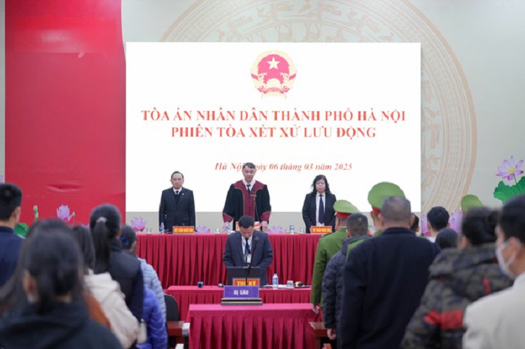 Điều hành phiên tòa là Thẩm phán Trần Nam Hà. Ảnh: Tiền Phong