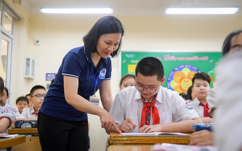 Tổ chức hoặc cá nhân tổ chức hoạt động dạy thêm, học thêm ngoài nhà trường có thu tiền của học sinh phải đăng kí kinh doanh theo quy định của pháp luật. Ảnh minh họa