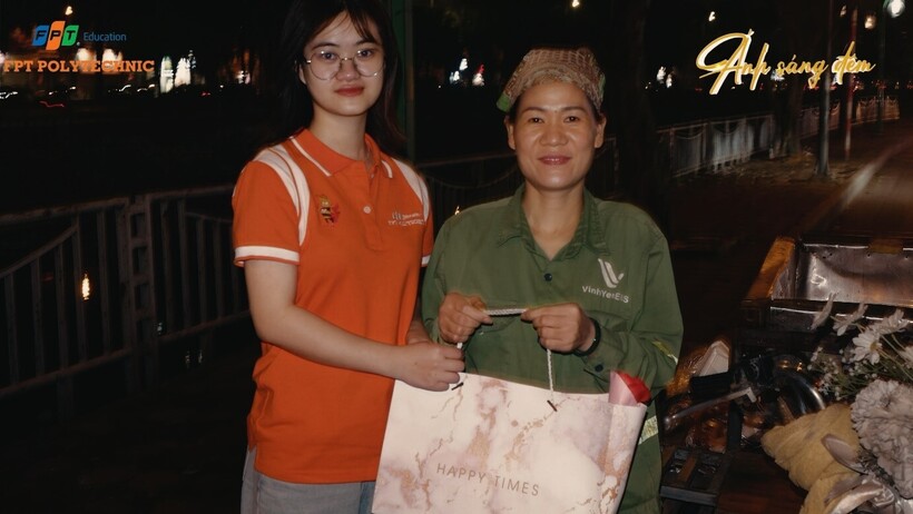 Sự kiện này là cơ hội để các bạn trẻ hiểu thêm về sự hy sinh, cống hiến của những người phụ nữ đang làm việc không mệt mỏi để xây dựng một thủ đô xanh, sạch, đẹp.