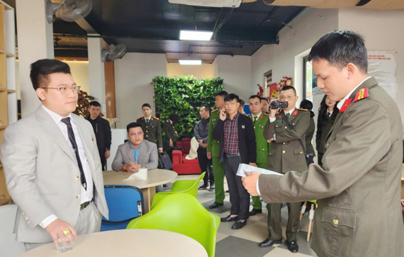 Bị can Hồ Quốc Thân (trái). Ảnh: VOV