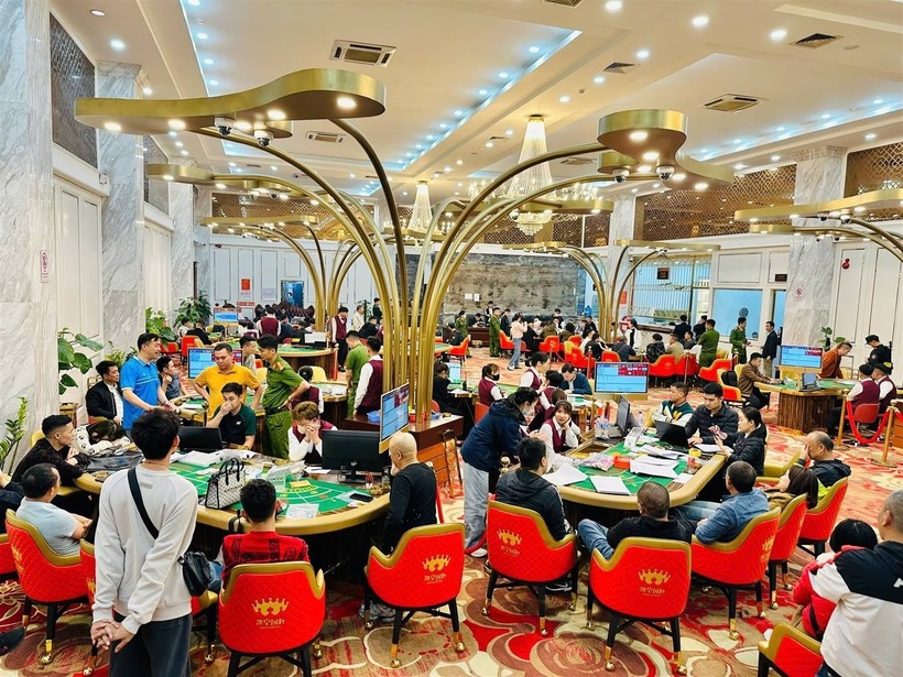 Rất nhiều đối tượng đang tham gia đánh bạt thì bị bắt giữ
