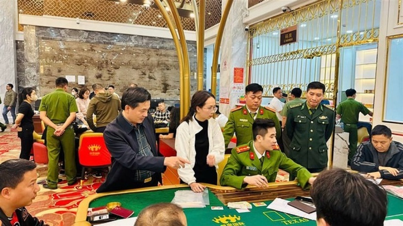 Lực lượng chức năng làm nhiệm vụ tại hiện trường