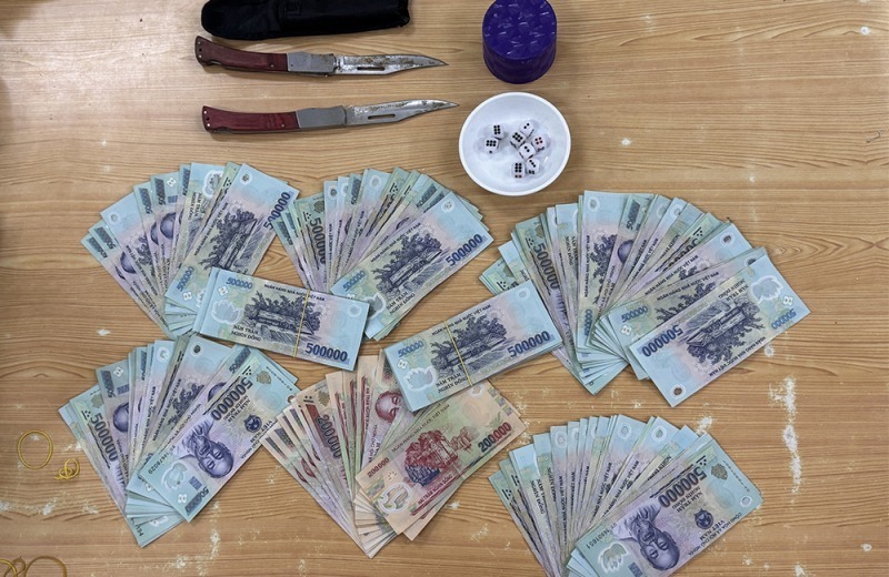 Tang vật vụ đánh bạc. Ảnh: Công an nhân dân