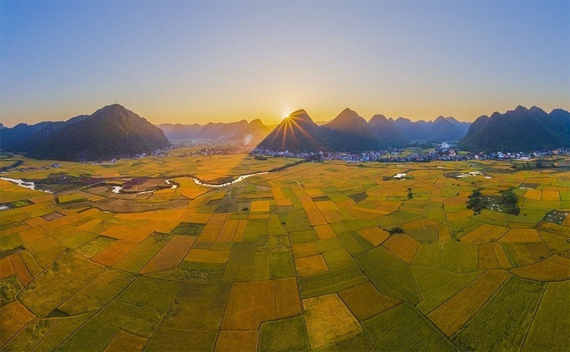 Bình minh rực rỡ ở thung lũng Bắc Sơn