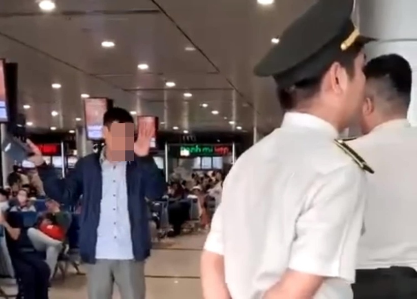 Cảng vụ Hàng không miền Nam đã lập Biên bản vi phạm hành chính với ông L.X.H. Ảnh: Báo Giao thông.