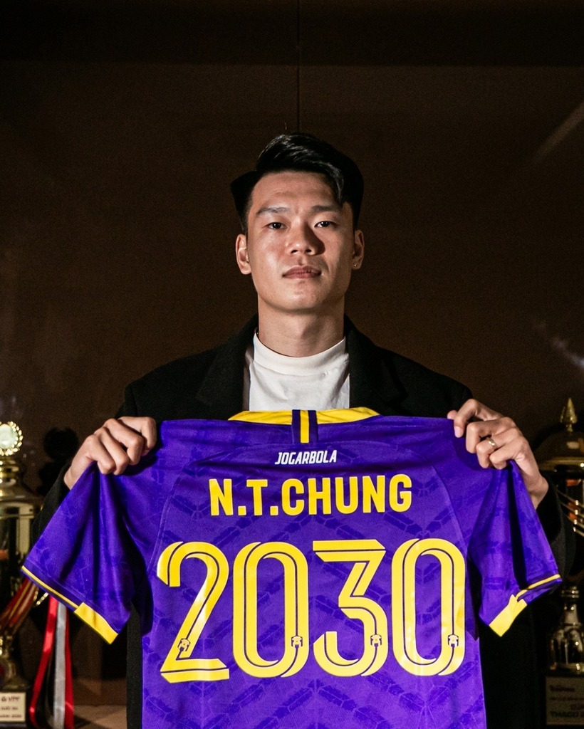 Trung vệ Nguyễn Thành Chung quyết định gia hạn hợp đồng 5 năm với CLB Hà Nội. Ảnh: Hà Nội FC.