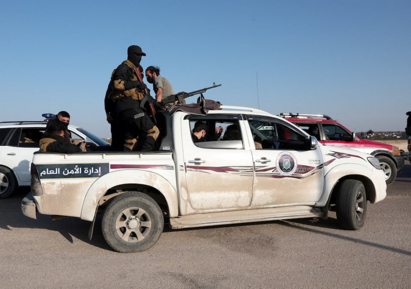 Quân nhân Syria di chuyển trên xe (Ảnh: Reuters).