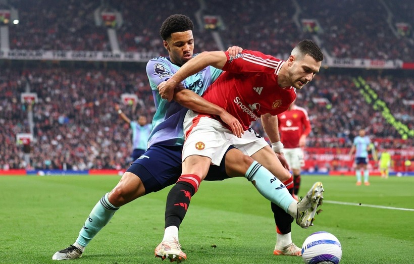 Arsenal đã bị Liverpool bỏ xa tới 15 điểm sau trận hòa 1-1 với Man Utd. Ảnh: Getty.
