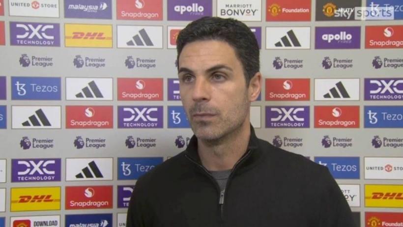 HLV Arteta bất ngờ bỏ dở phỏng vấn sau trận hòa với Man Utd. Ảnh: Sky Sports.