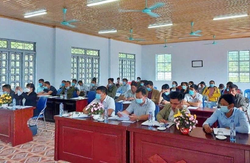 Giai đoạn 1 (2021 – 2023) Hội Luật gia tỉnh Lai Châu đã phổ biến, tư vấn pháp luật tại huyện Tân Uyên và Sìn Hồ được 31 cuộc cho 1.526 người dân. (Ảnh Hội Luật gia tỉnh Lia Châu tư vấn cho người dân tại xã Thân Thuộc, huyện Tân Uyên).