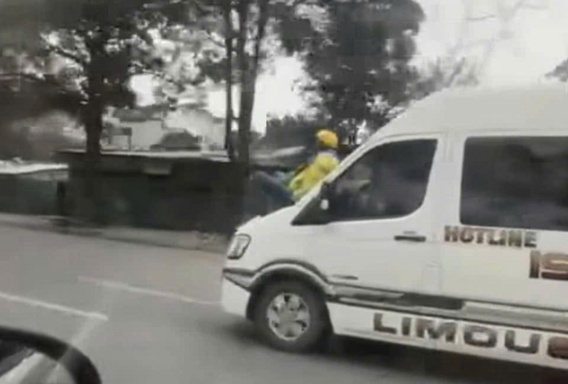 Ảnh vụ việc cắt từ clip. Nguồn: Hà Nội mới