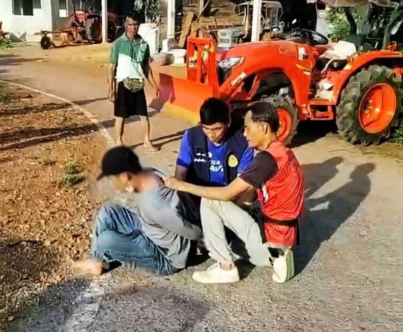 Người chồng bị khống chế. Ảnh: Today Line