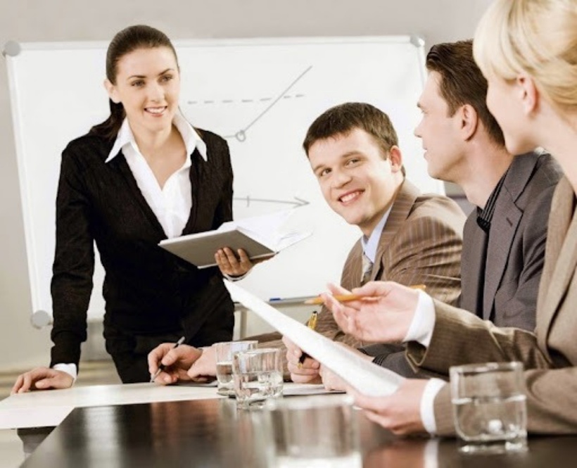 Phiên dịch viên là một nghề đòi hỏi sự kết hợp giữa kỹ năng ngôn ngữ chuyên sâu và kiến thức đa dạng. Ảnh minh hoạ.