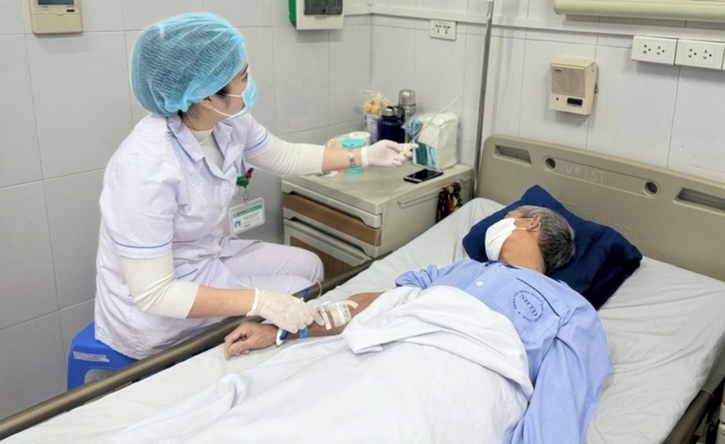 Sau phẫu thuật, bệnh nhân tỉnh táo, ổn định, hồi phục nhanh chóng. Ảnh: Tuổi Trẻ Online