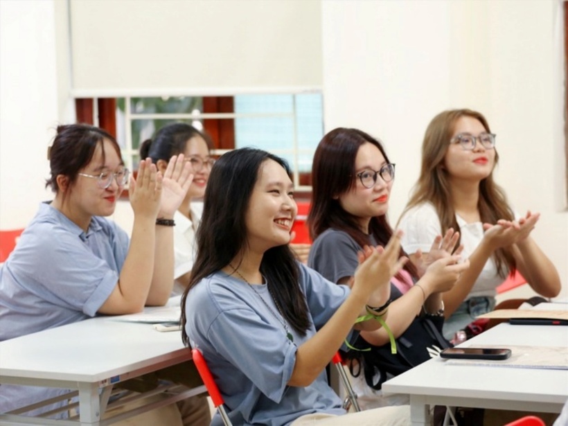 Các chuyên gia khuyên thí sinh cần cân nhắc kỹ lưỡng trước khi đưa ra quyết định có nên đăng ký vào bất kể ngành nghề nào. Ảnh minh họa: VTC News