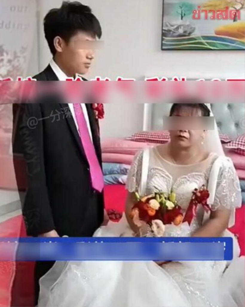 Vào ngày cưới, chú rể cau có suốt buổi lễ, đến nỗi người thân phải liên tục nhắc nhở anh cười và chụp ảnh với cô dâu. Ảnh: Saostar.