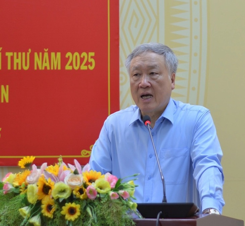 Phó Thủ tướng thường trực Nguyễn Hòa Bình phát biểu tại buổi công bố quyết định kiểm tra của Bộ Chính trị, Ban Bí thư năm 2025 đối với Ban Thường vụ Tỉnh ủy Bình Thuận. (Ảnh: Tuổi trẻ)