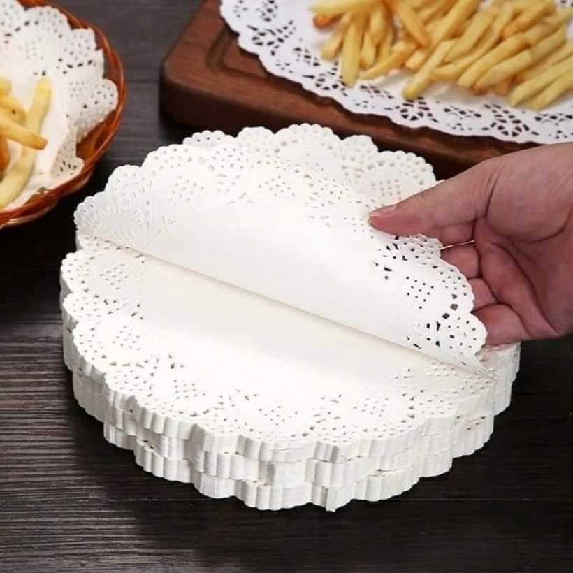Giấy thấm dầu có thể nhanh chóng loại bỏ dầu mỡ trong canh. Ảnh minh họa
