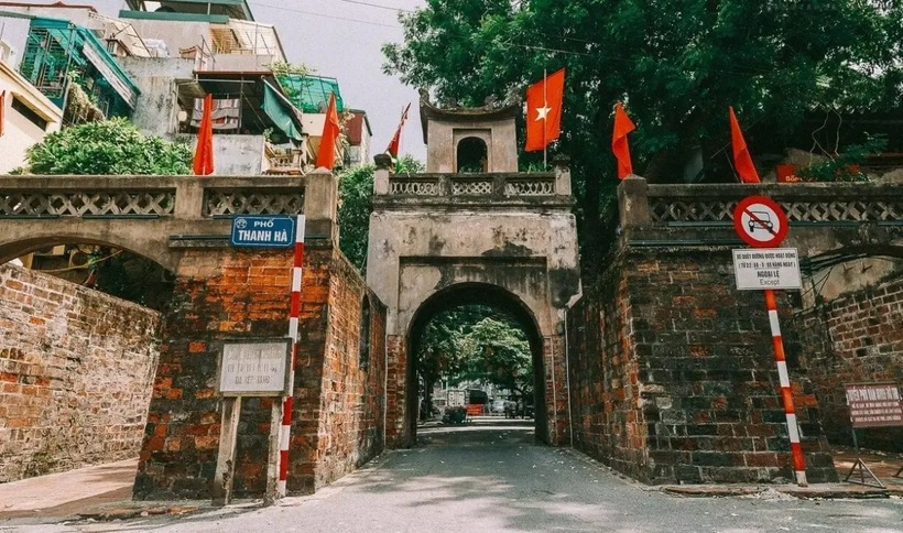 Ô Quan Chưởng là 1 trong 5 cửa ô của kinh thành Thăng Long xưa còn sót lại cho đến nay.