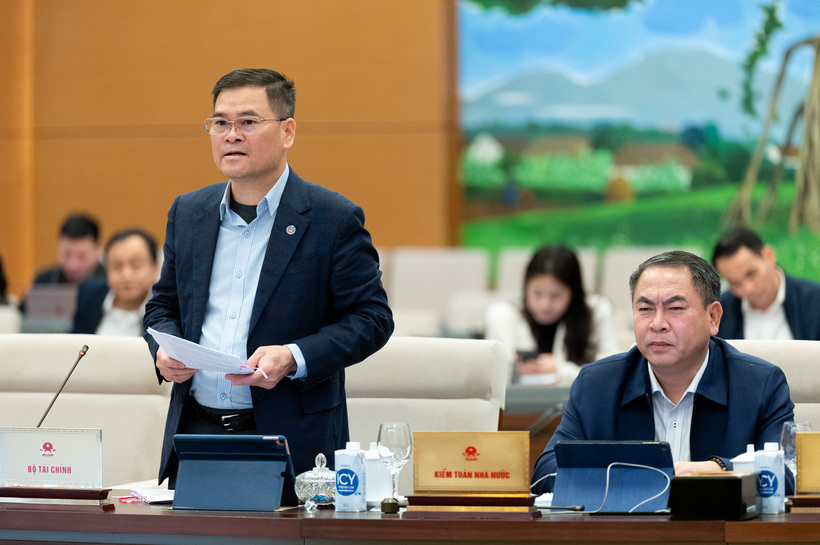 Thứ trưởng Bộ Tài chính Bùi Văn Khắng. (Ảnh: Media Quốc hội)