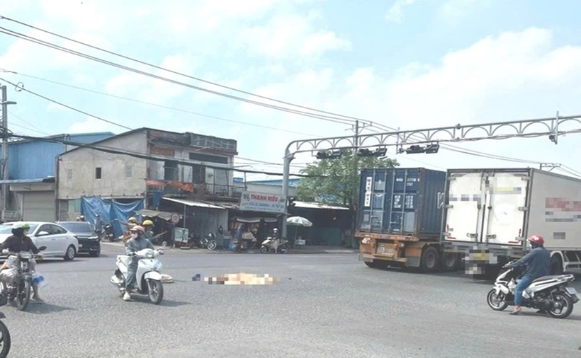 Hiện trường vụ tai nạn khiến nữ sinh năm nhất tử vong. (Ảnh: Thanh niên)