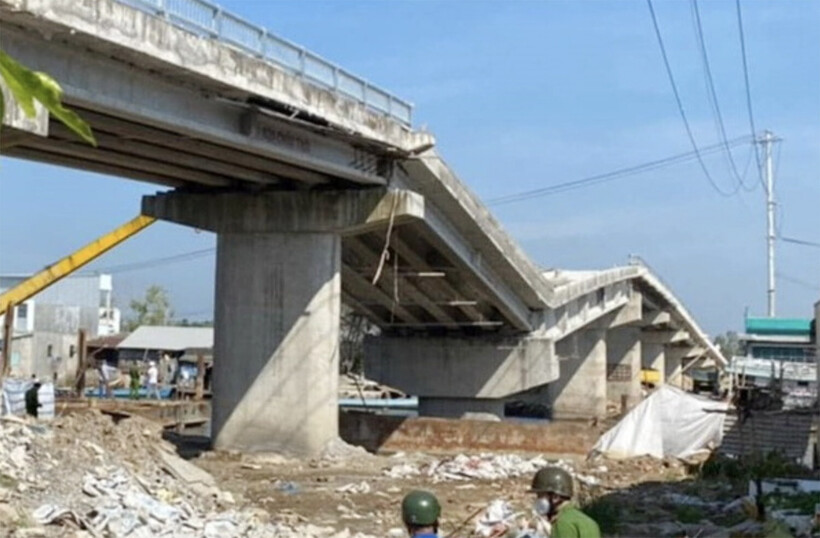 Hiện trường vụ sập cầu Cái Đôi Vàm ngày 21/12/2021. (Ảnh: VietnamNet)