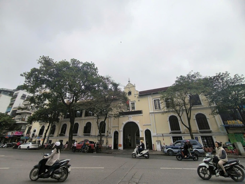 Hà Nội sẽ di dời nhiều hộ dân và nhiều trụ sở cơ quan tại khu vực phía đông hồ Gươm. Ảnh: Báo Dân trí.