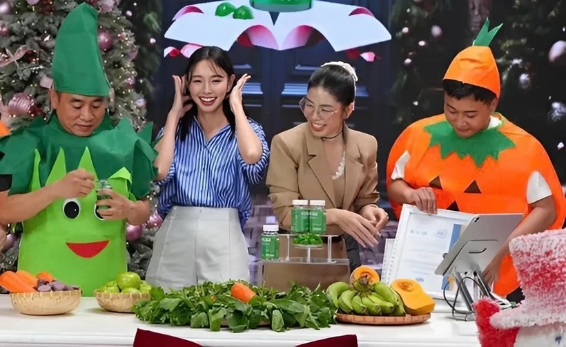 Sau phiên livestream sản phẩm, team Quang Linh, Thùy Tiên bị chỉ trích vì quảng cáo "lố"