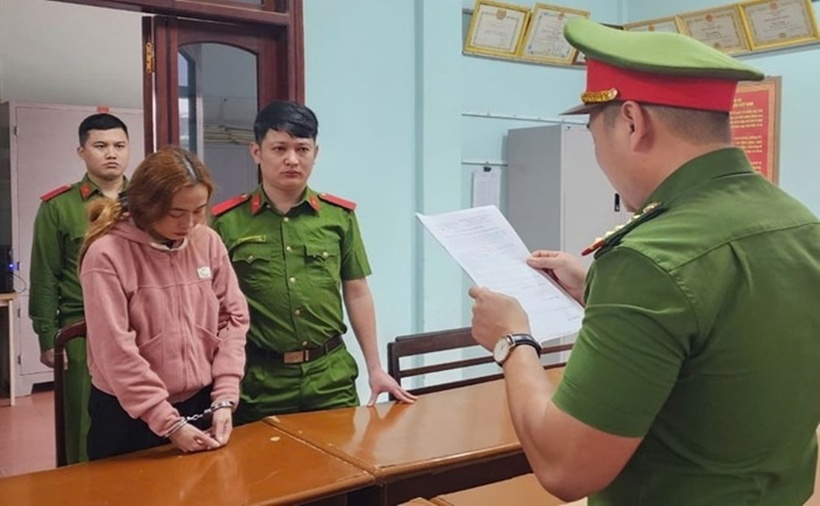 Hoàng Thị Lệ Hằng bị khởi tố, bắt giam vì tội lừa đảo chiếm đoạt tài sản. (Ảnh: Lao động)