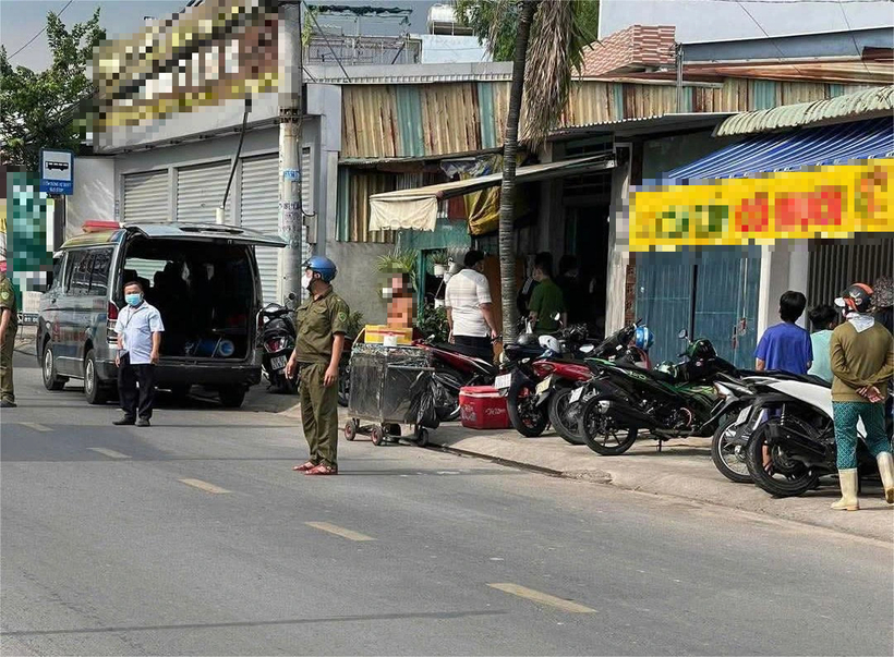 Công an phong tỏa khu vực để khám nghiệm, điều tra. (Ảnh: Pháp luật TP.HCM)