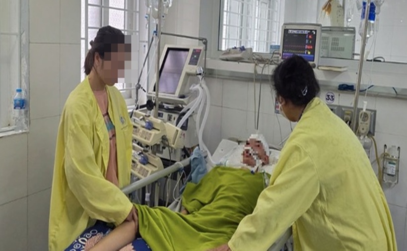 Ông Tâm và một cháu trong nhóm đã đưa Đ. đi cấp cứu. Ngày 21/5/2024, nạn nhân tử vong tại Bệnh viện Nhi Trung ương. Cơ quan điều tra xác định Đ. tử vong do chảy máu não dẫn đến suy đa phủ tạng. (Ảnh: Tiền phong)