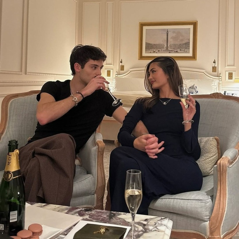 Bạn gái hiện tại của "thiếu niên đẹp trai nhất thế giới" là nàng mẫu nóng bỏng Audrey Thompson.