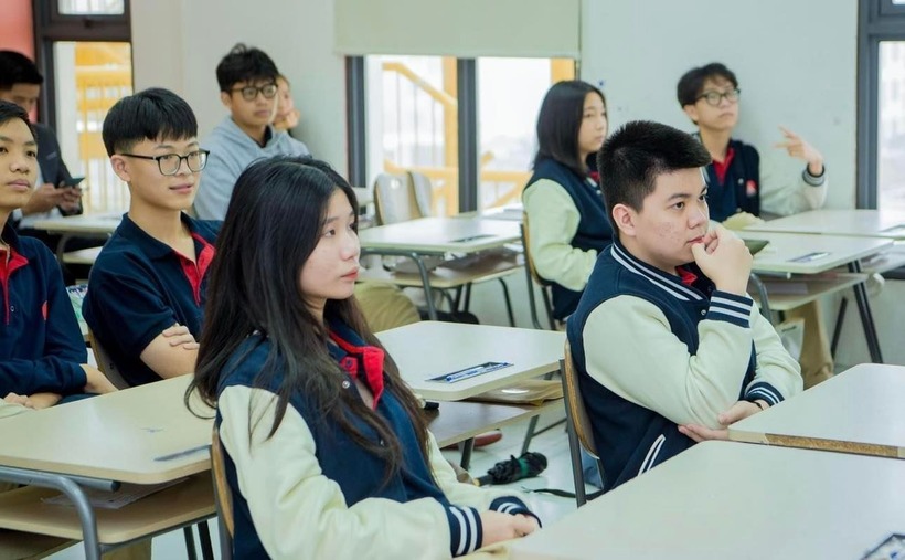 Tiền cọc vào trường tư là khoản gây tranh cãi nhiều năm qua. Ảnh minh họa
