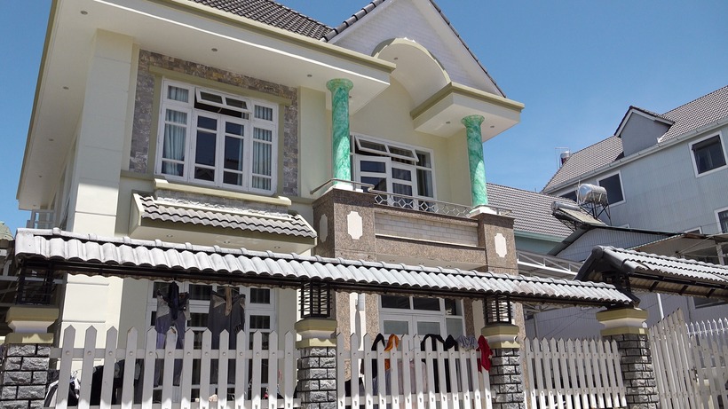 Ngày 12/3, dưới sự chỉ đạo của Đại tá Trương Minh Đương, Giám đốc Công an tỉnh Lâm Đồng và Đại tá Đinh Xuân Huy, Phó Giám đốc, Thủ trưởng Cơ quan Cảnh sát điều tra, hàng chục CBCS Phòng Cảnh sát hình sự đã ập vào một căn nhà 2 tầng tại đường Tự Tạo, phường 11, TP Đà Lạt, bắt giữ 23 đối tượng.
