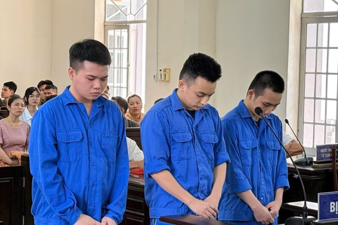 3 bị cáo bị tuyên phạt tổng cộng 42 năm tù về tội "Giết người". Ảnh: Lao Động