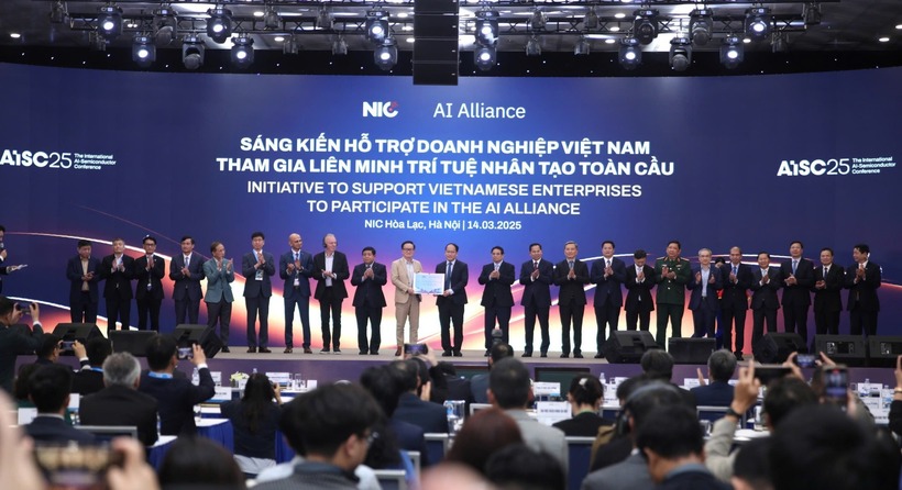 Thủ tướng Phạm Minh Chính và Phó Thủ tướng Nguyễn Chí Dũng tham gia lễ công bố, khởi động các sáng kiến tại Diễn đàn.