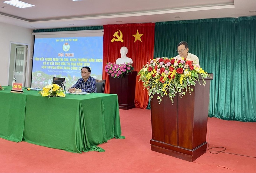 Luật gia Nguyễn Văn Cơ, Chủ tịch Hội Luật gia tỉnh Vĩnh Long phát biểu trong Hội nghị.