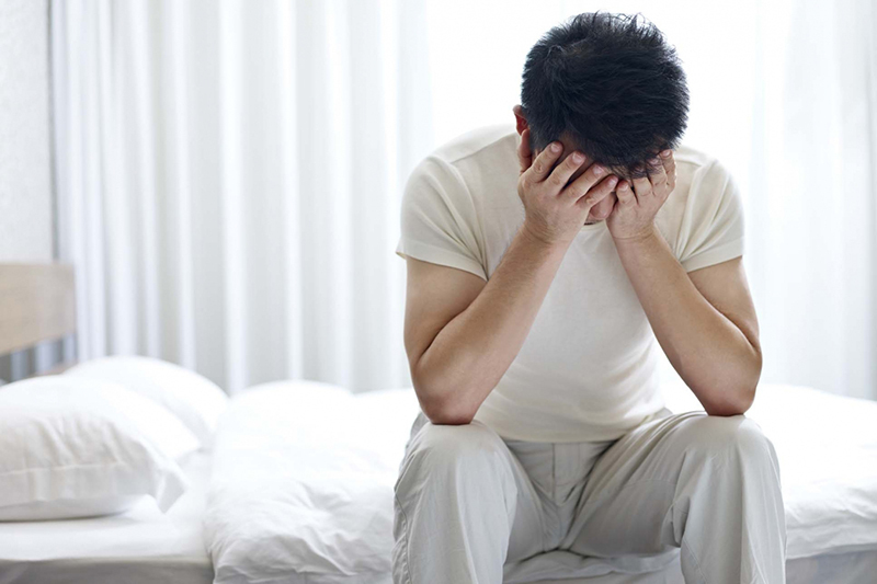 Nam thanh niên ngoài vấn đề về nam khoa, còn có dấu hiệu stress, có ý định tự tử vì thấy xấu hổ với bạn gái. Ảnh minh họa