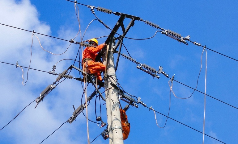 Tiền điện được thanh toán theo phương thức thanh toán do hai bên thỏa thuận trong hợp đồng mua bán điện. Ảnh minh họa.